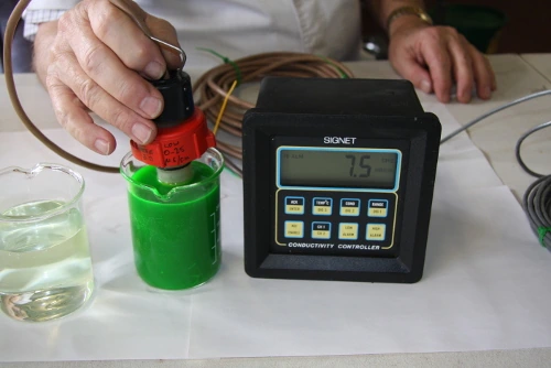 The meter reading 7.5 mS/cm in regular antifreeze diluted 50/50 with water