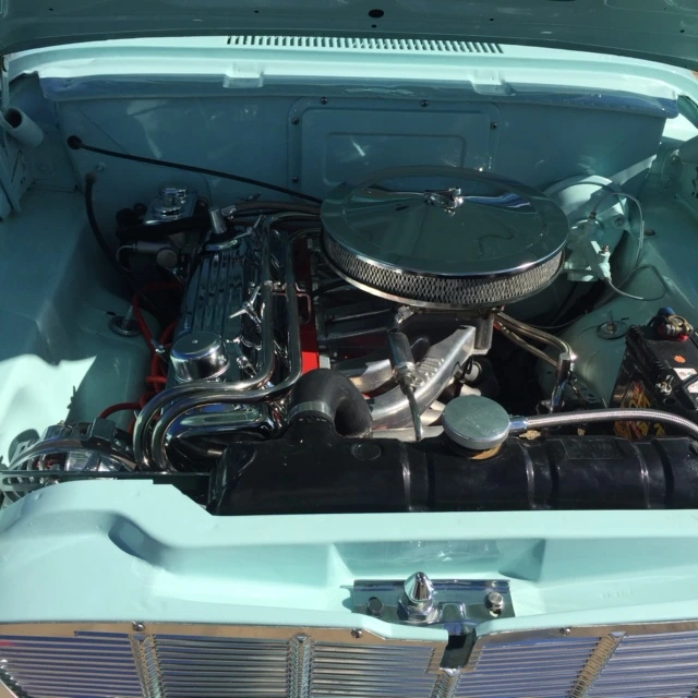 The engine bay of Chris Bunt’s Valiant