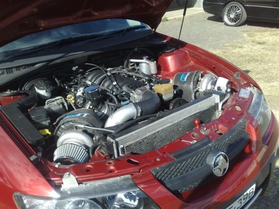 The twin turbo 6.8 litre engine in Steve Simmonds’s Holden Adventra